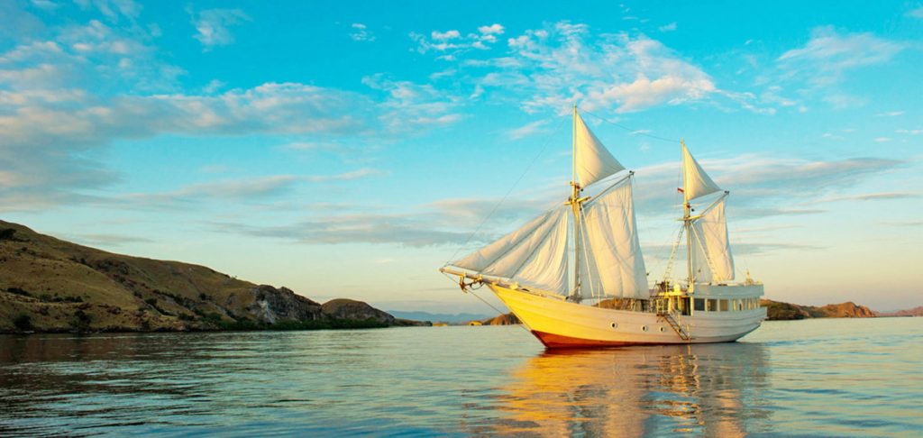 Sailing Indonesia, exploring around East Nusa Tenggara with private yacht charter