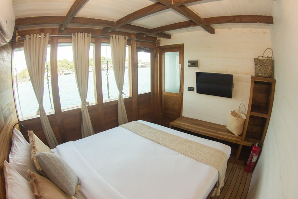 Komodo Boat Charter Facilities - double cabin